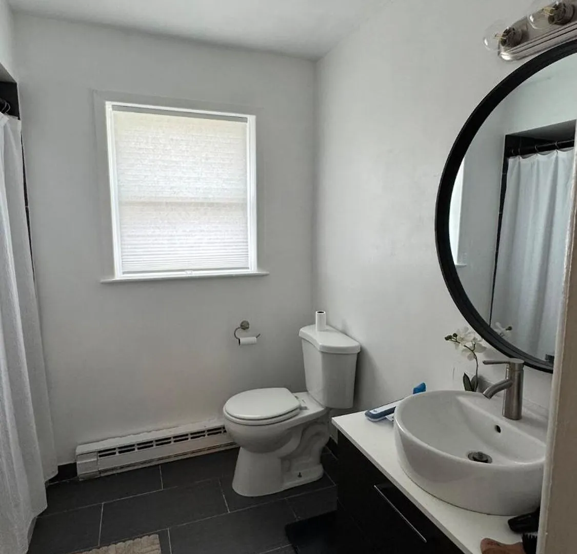 Near Metlife Stadium & Free Parking Clifton
